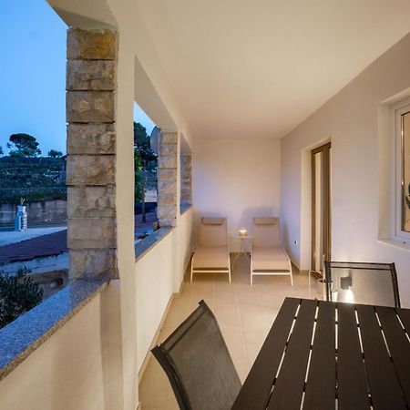 Grguric Apartments Palit エクステリア 写真